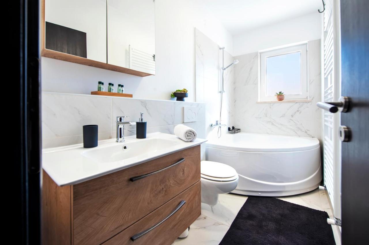 Apartment Miral 로비니스코 셀로 외부 사진